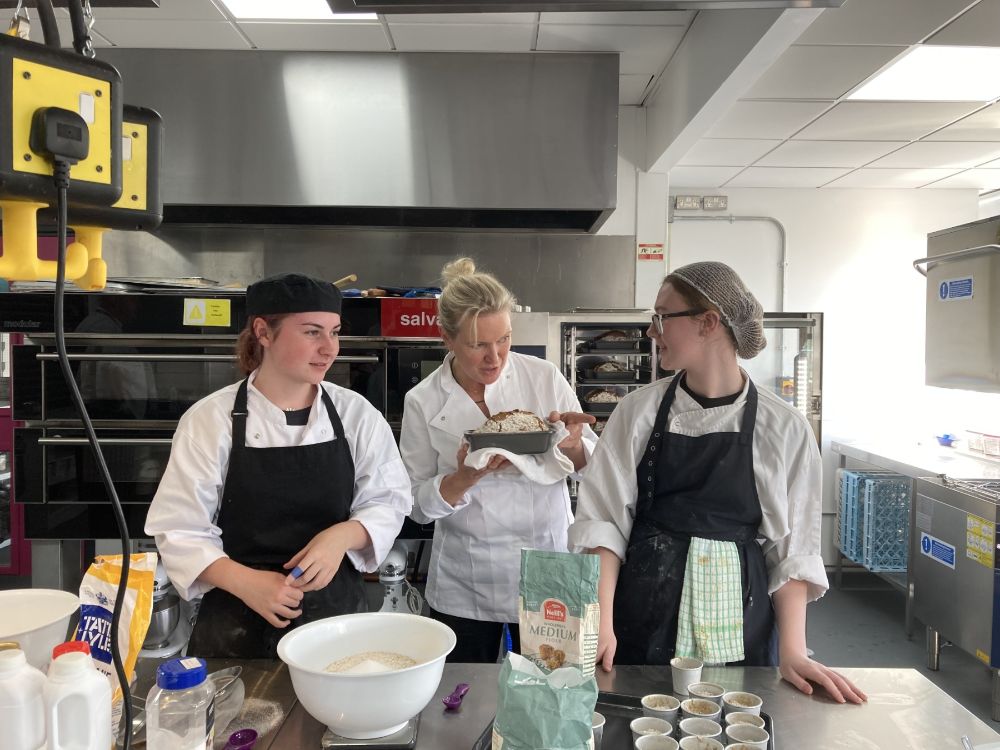 Rachel Allen with patisserie and bakery students 